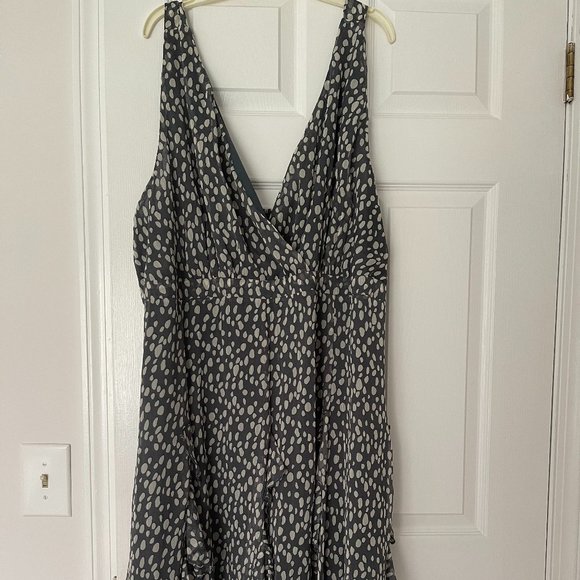 The Pyramid Collection 3X Ruffle Top - Picture 1 of 4